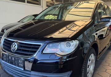 VW Touran 107.332 km 5.799 &euro; Münzenberg Gambach 35516