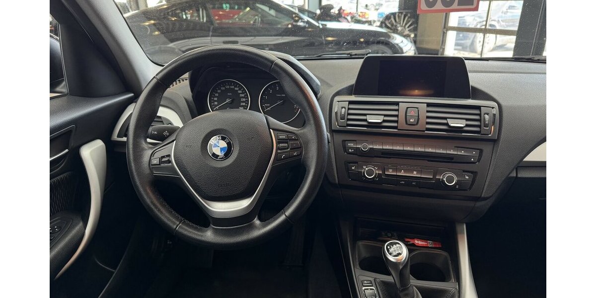 BMW 116i Navigation Sitzheizung BT PDC 111.610 km 9.690 &euro; Lich 35423