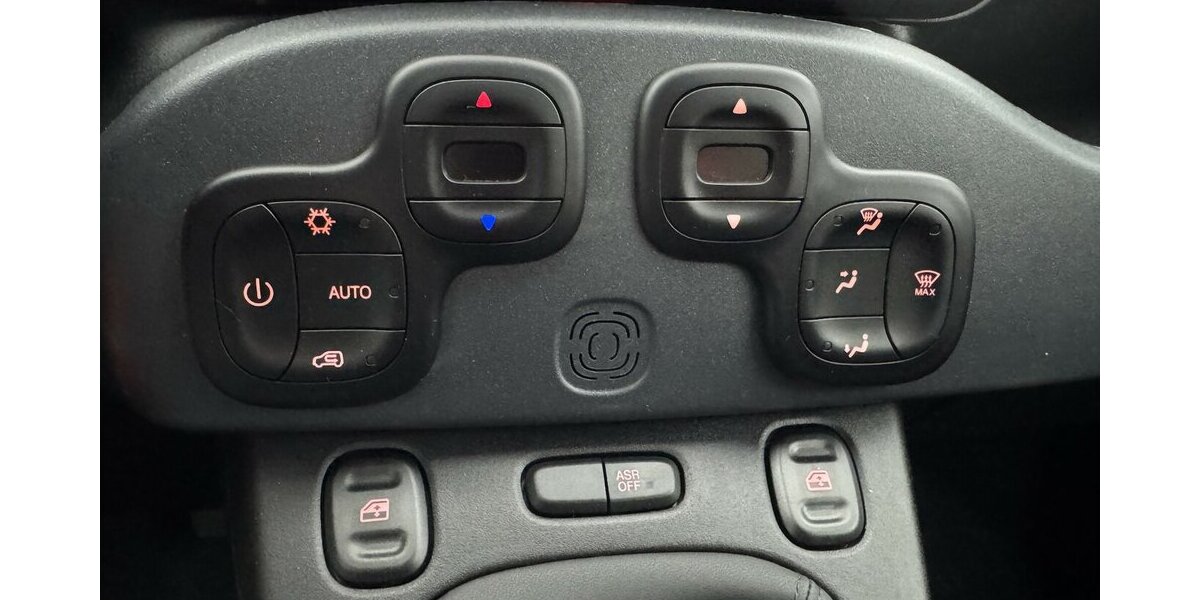 Fiat Panda Cross Red 1.0 Hybrid 1.Hand Neuwertig! 1.600 km 14.220 &euro; Lich 35423