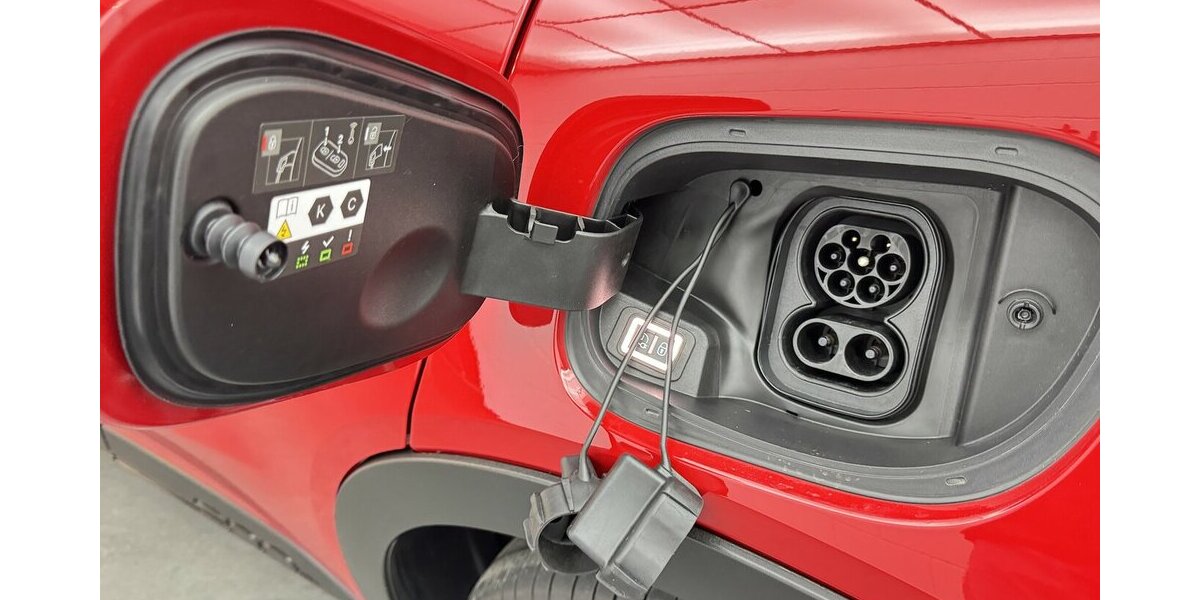 Fiat 600E Red 54 KWh 1.Hand Full LED Carplay 14.500 km 21.880 &euro; Lich 35423