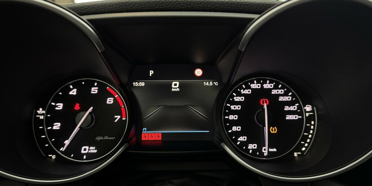 Alfa Romeo Giulia 2.0 Veloce Q4 Turbo Panoramadach Xenon 43.300 km 32.970 &euro; Lich 35423