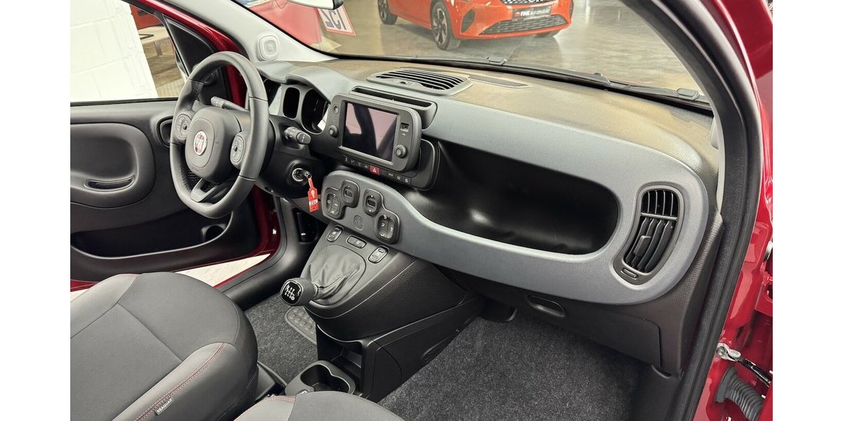 Fiat Panda Cross Red 1.0 Hybrid 1.Hand Neuwertig! 1.600 km 14.220 &euro; Lich 35423
