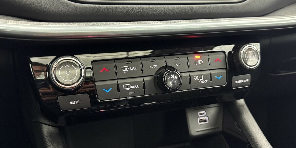 Jeep Compass S Plug-IN Hybrid 4WD 1.Hand Panoramadach 26.460 km 27.450 &euro; Lich 35423