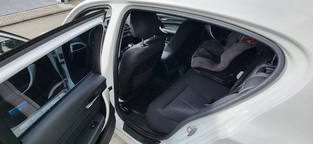 BMW 118 142.000 km 9.700 &euro; Mittenaar 35756