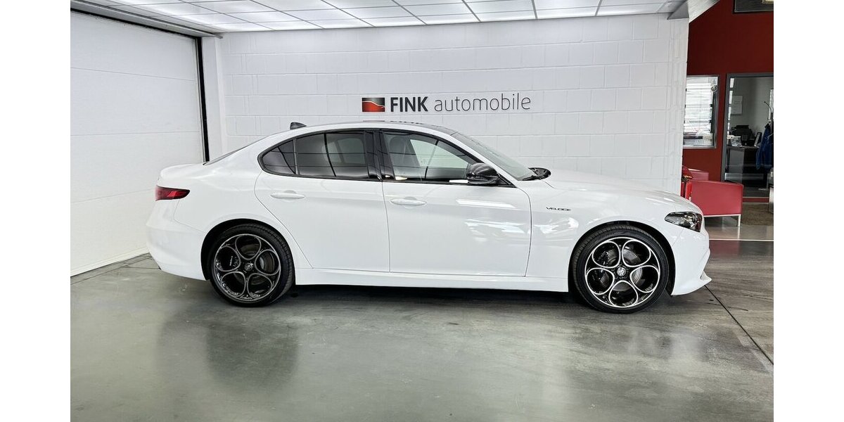 Alfa Romeo Giulia 2.0 Veloce Q4 Turbo Panoramadach Xenon 43.300 km 32.970 &euro; Lich 35423