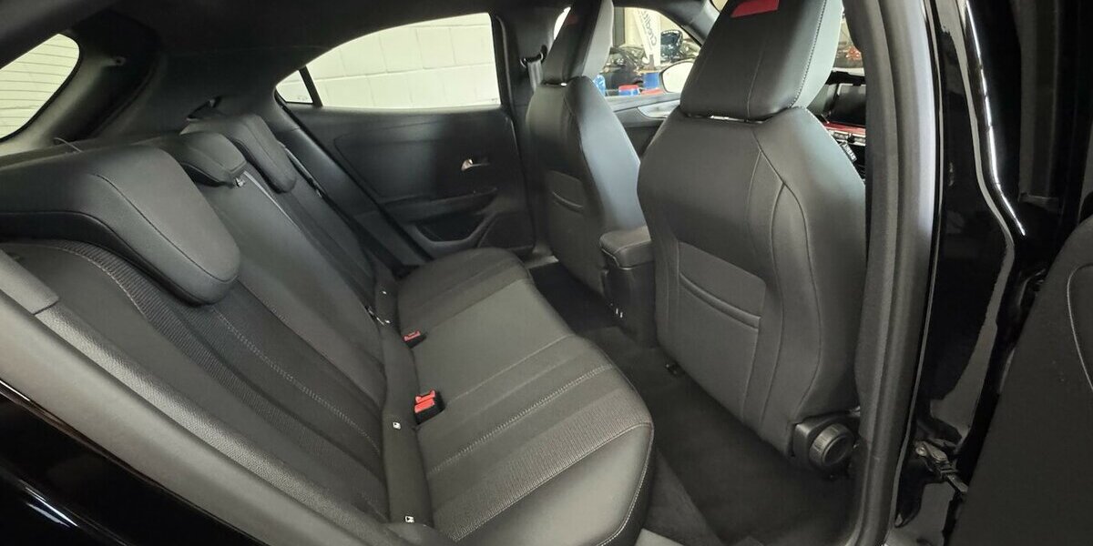 Opel Mokka e GS Line 136 50 kWh FULL LED CARPLAY 30.200 km 19.920 &euro; Lich 35423