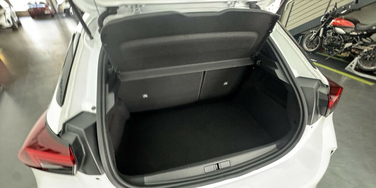 Opel Corsa GS 1.2 Turbo 1.Hand Sitzheizung Carplay 8.600 km 18.679 &euro; Lich 35423