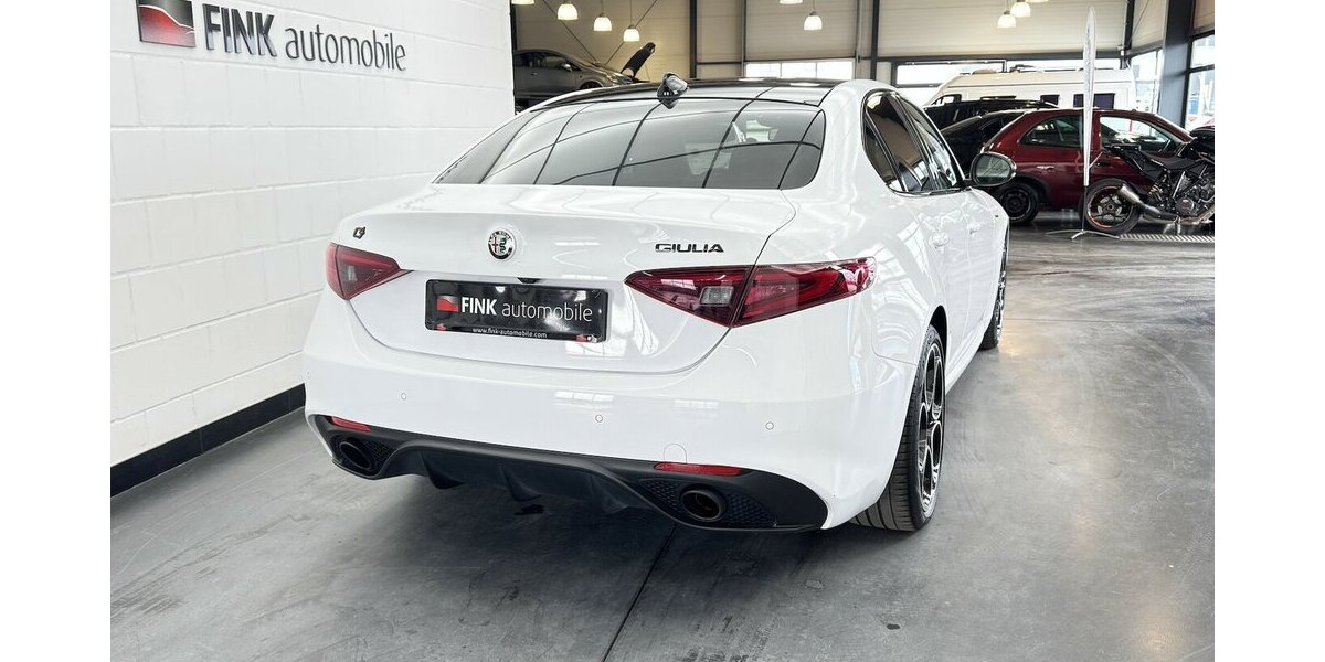 Alfa Romeo Giulia 2.0 Veloce Q4 Turbo Panoramadach Xenon 43.300 km 32.970 &euro; Lich 35423