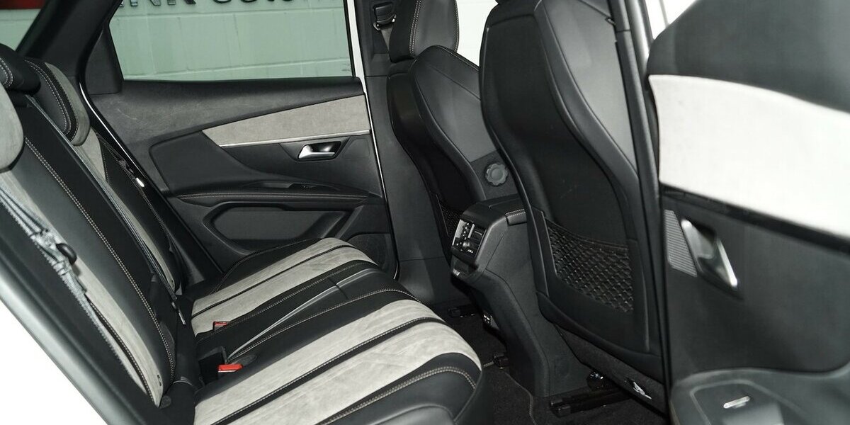 Peugeot 3008 225 GT Plug-In Hybrid LED CARPLAY LEDER 52.400 km 21.920 &euro; Lich 35423