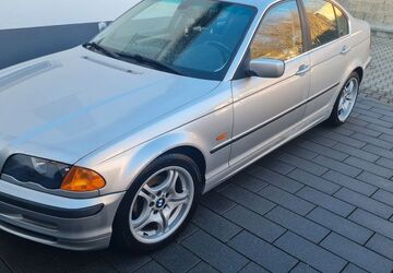 BMW 323 209.000 km 4.650 &euro; Wetzlar 35586