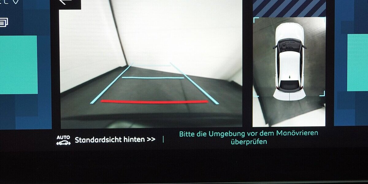 Citroen e-C4 e- 136 Shine 50 KWh LED CARPLAY 43.800 km 17.320 &euro; Lich 35423