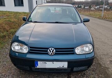 VW Golf 205.000 km 2.550 &euro; Mücke 35325