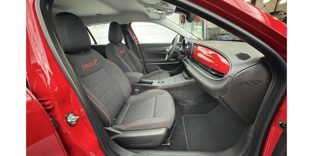 Fiat 600E Red 54 KWh 1.Hand Full LED Carplay 14.500 km 21.880 &euro; Lich 35423