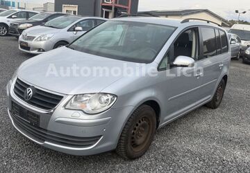 VW Touran 277.000 km 2.999 &euro; Lich 35423