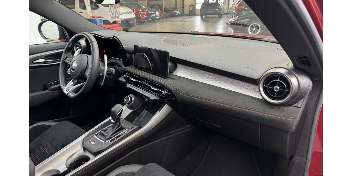 Alfa Romeo Tonale 1.5 VGT Veloce 48 V Hybrid LED 7.900 km 26.480 &euro; Lich 35423