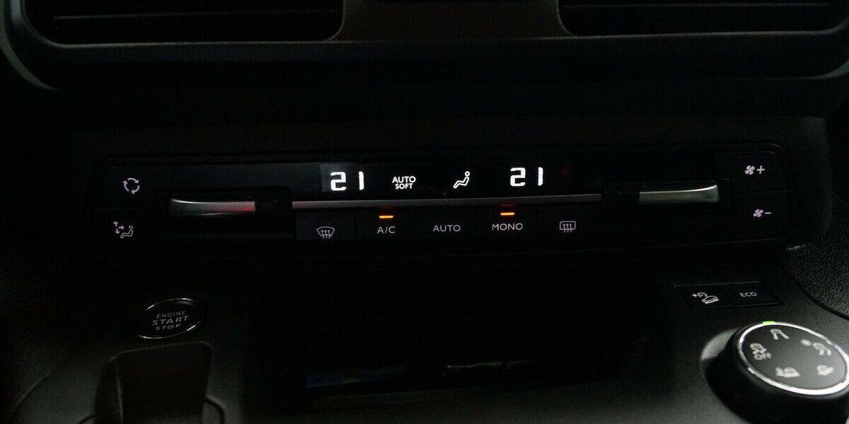 Citroen Berlingo 1.2 PureTech EAT8 Shine XL AHK 38.900 km 26.330 &euro; Lich 35423