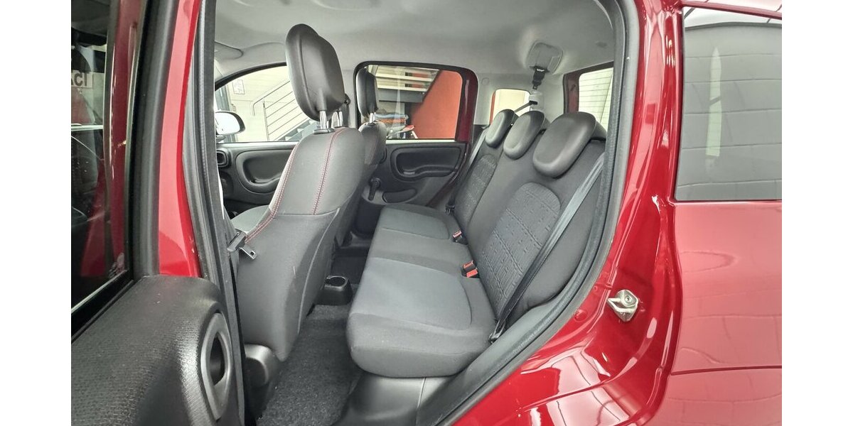 Fiat Panda Cross Red 1.0 Hybrid 1.Hand Neuwertig! 1.600 km 14.220 &euro; Lich 35423