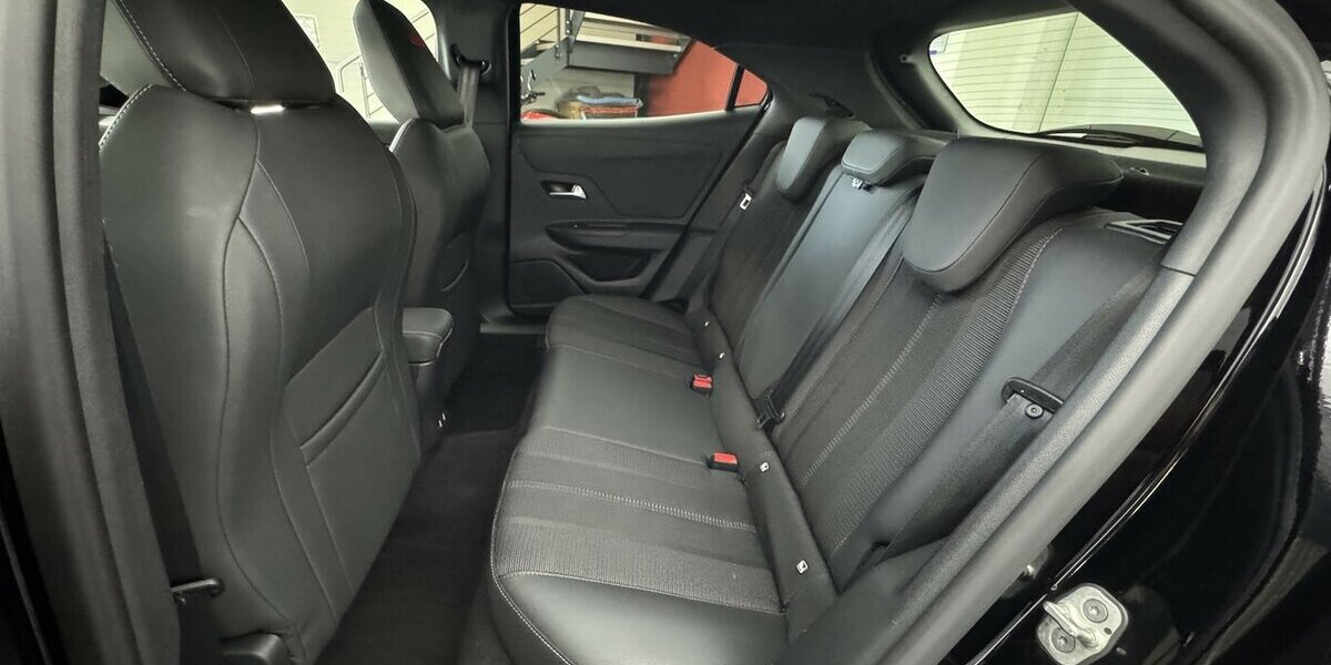 Opel Mokka e GS Line 136 50 kWh FULL LED CARPLAY 30.200 km 19.920 &euro; Lich 35423